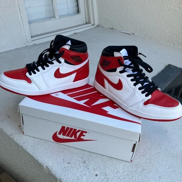 Nike Air Jordan 1 Retro High OG in White and Red - Picture 7 of 12